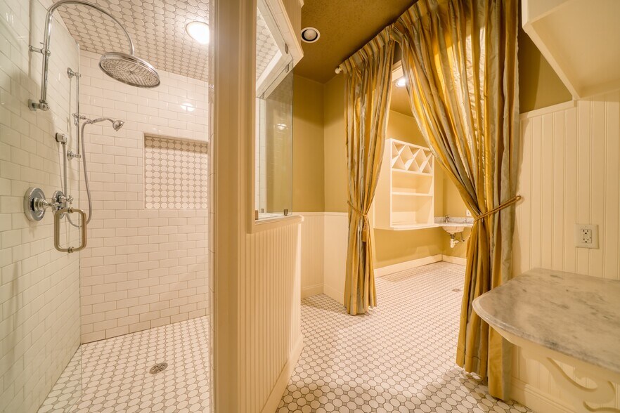 More Photos Of 2805 Center St, Deer Park Storefront Retail Office For Sale