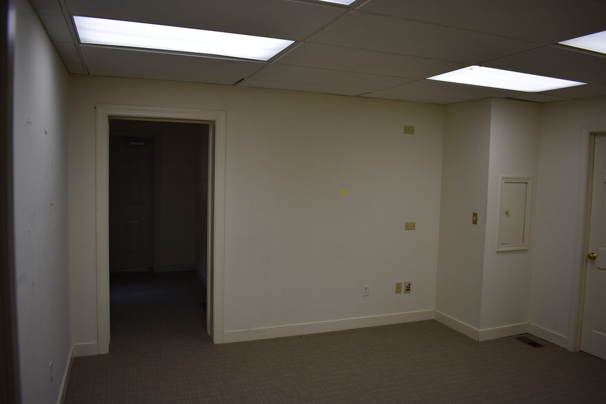 More Photos Of 611 N Courthouse Rd, Richmond Office For Lease
