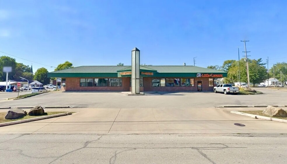 Primary Photo Of 601 N College Ave, Vincennes General Retail For Lease