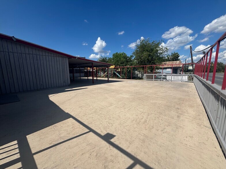 More Photos Of 13525 Wetmore Rd, San Antonio Restaurant For Lease