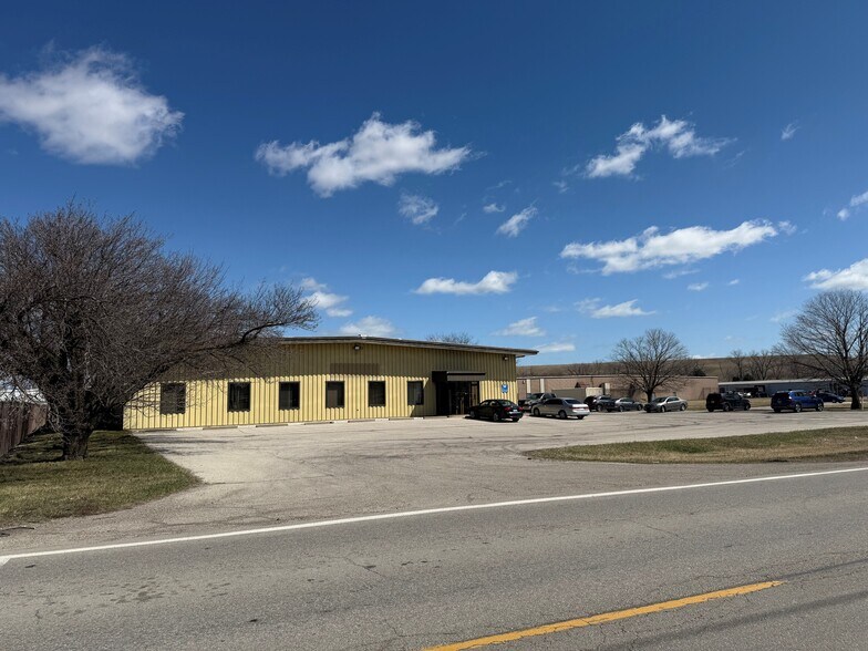 Primary Photo Of 6020 Benore Rd, Toledo Manufacturing For Lease