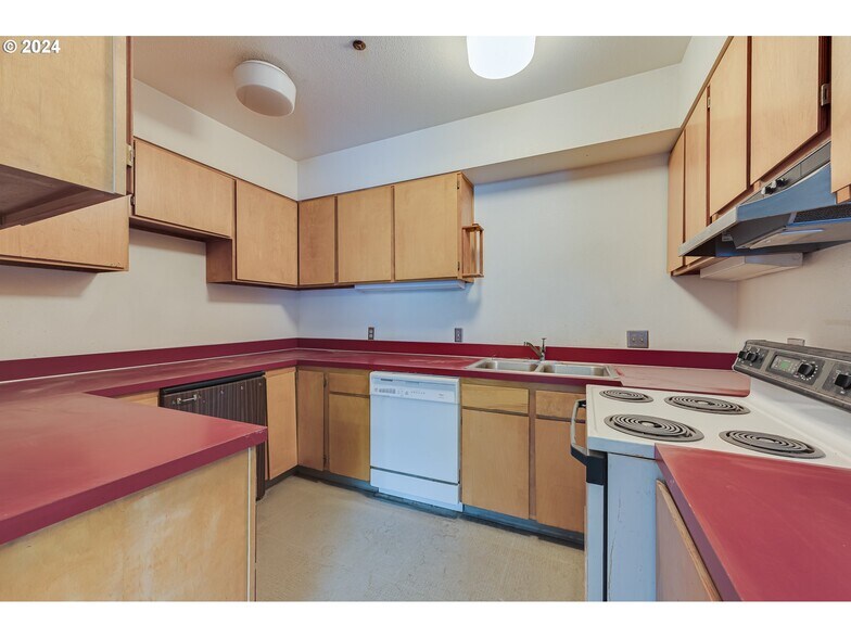 More Photos Of 22024 S Beavercreek Rd, Beavercreek Auto Repair For Sale