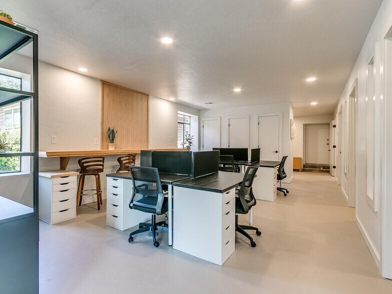 More Photos Of 527 E Main St, Norman Storefront For Lease