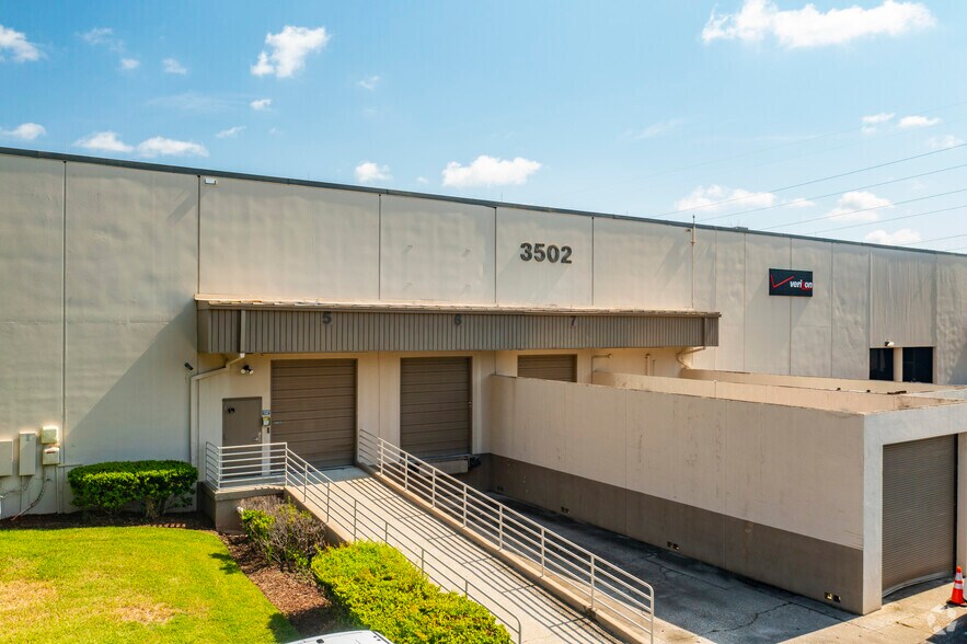 More Photos Of 3502 Queen Palm Dr, Tampa Warehouse For Lease