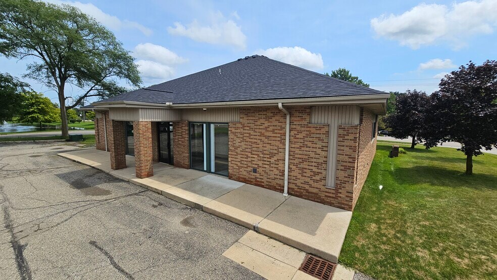 More Photos Of 1255 E M-36, Pinckney Medical For Sale