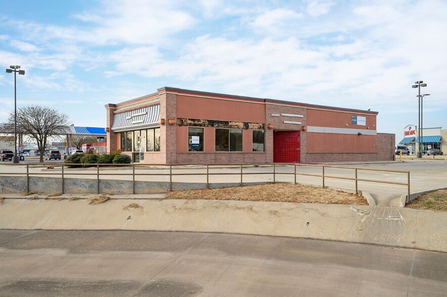 More Photos Of 606 S Garland Rd, Enid Fast Food For Sale