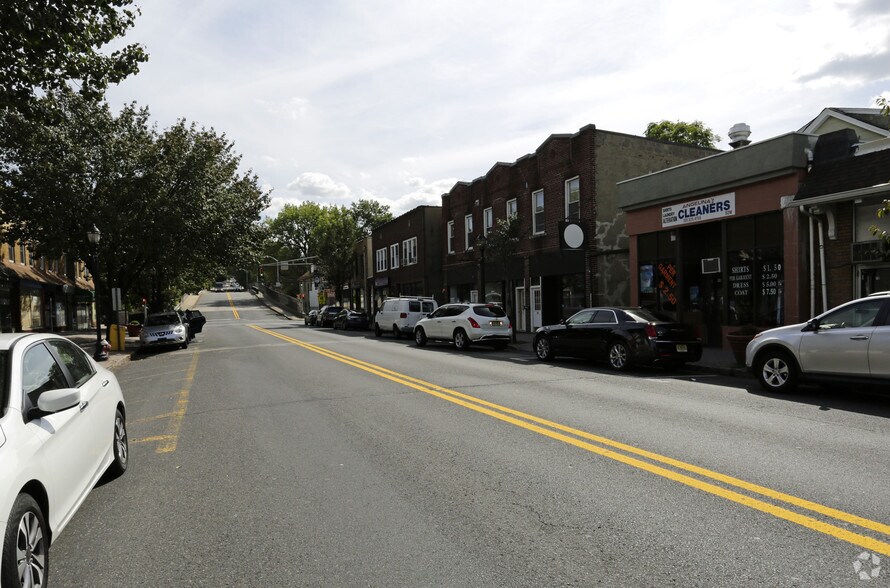 More Photos Of 52-54 W Main St, Bogota Storefront Retail Residential For Lease