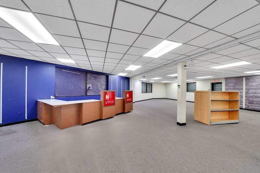 More Photos Of 150 W Sunrise Hwy, Lindenhurst General Retail For Lease