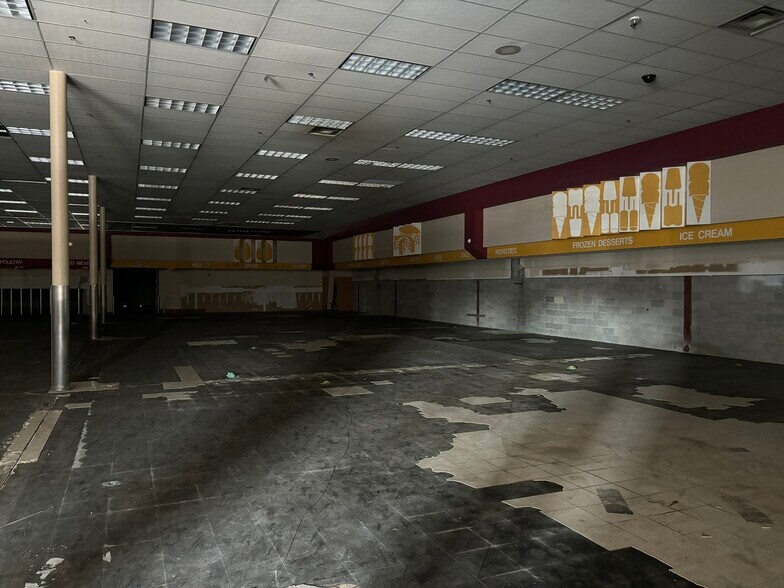 More Photos Of 210 S Jefferson St, Huntington Unknown For Lease