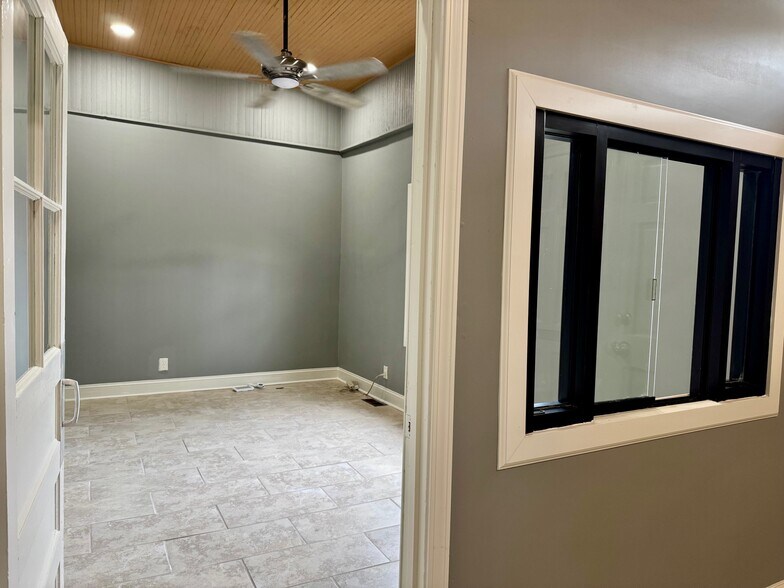 More Photos Of 115 Vista Cir, Macon-Bibb Office For Sale