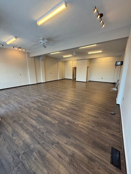 More Photos Of 5682 State Rd, Parma Storefront Retail Residential For Lease