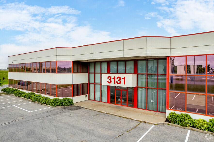 More Photos Of 9260-9300 Blvd Henri Bourassa W, Montréal Flex For Lease