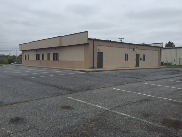 More Photos Of 900 Holly Dell Ct, Sewell Freestanding For Lease