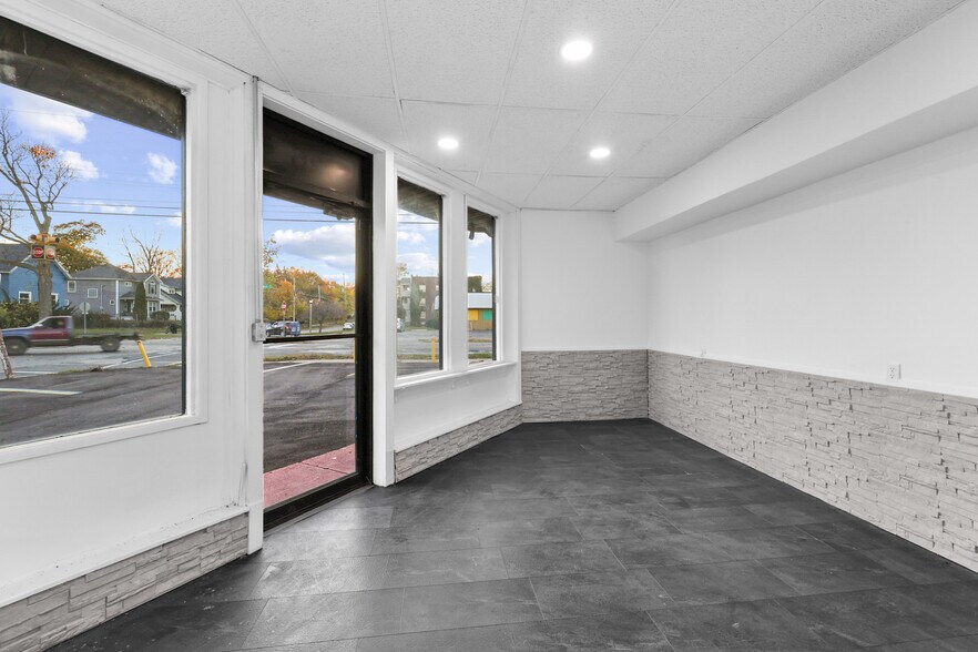More Photos Of 226 W Cesar E Chavez Ave, Lansing General Retail For Lease