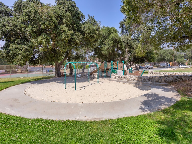 More Photos Of 7580 McGroarty Ter, Tujunga Apartments For Sale