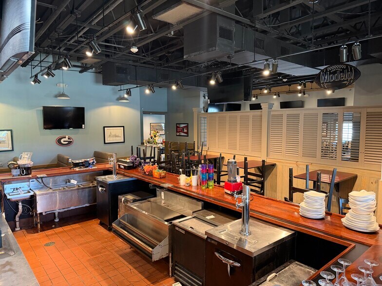 More Photos Of 256 Liberty St, Thomasville Restaurant For Lease