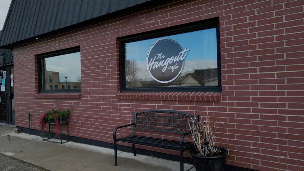 More Photos Of 1111 E Park Ave, Anaconda Restaurant For Sale