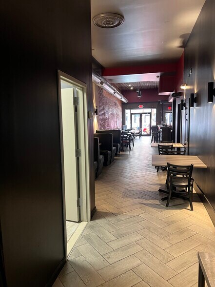 More Photos Of 38-40 S 19th St, Philadelphia Restaurant For Lease