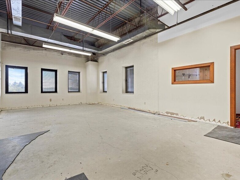 More Photos Of 8001 Rowan Rd, Cranberry Township Storefront For Lease