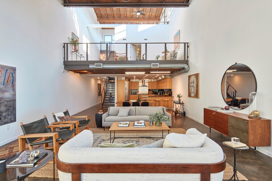 More Photos Of 2100 Abbot Kinney Blvd, Venice Office For Lease