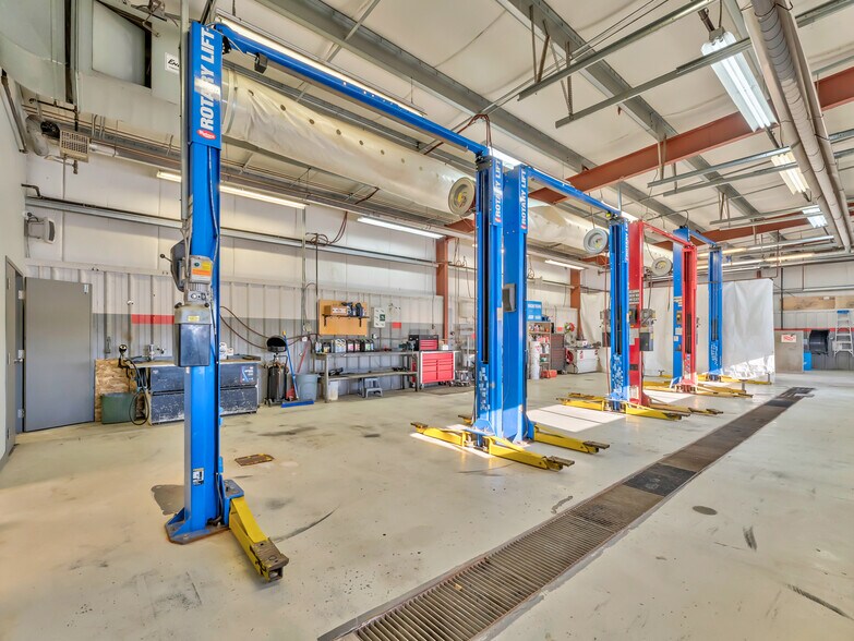 More Photos Of 1276 Trans Canada Way SE, Medicine Hat Showroom For Sale