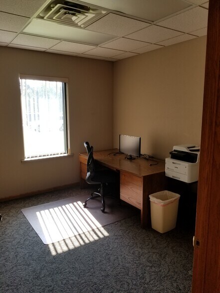 More Photos Of 1345A North Rd, Green Bay Medical For Lease