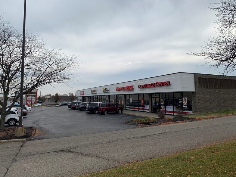 More Photos Of 125-139 E Kemper Rd, Cincinnati Storefront For Lease