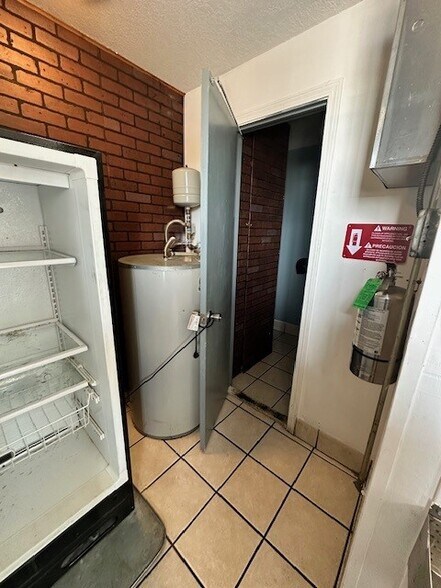 More Photos Of 1100 N York St, Muskogee Restaurant For Sale