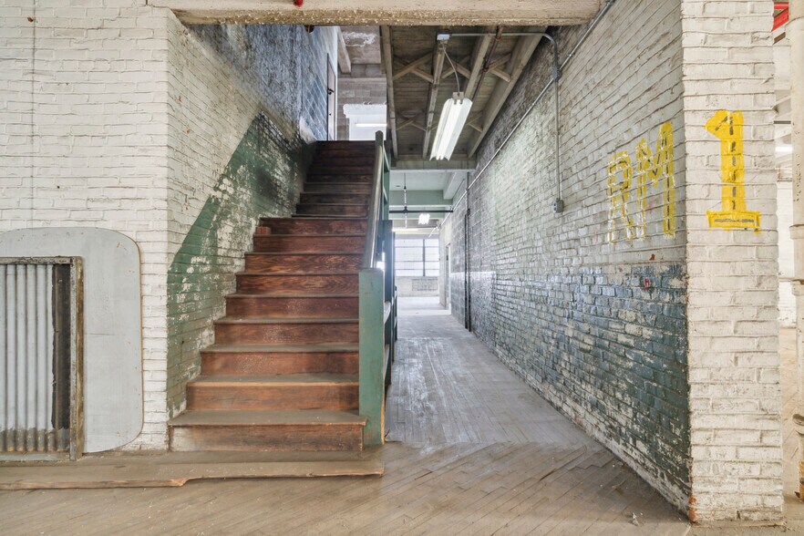 More Photos Of 2916 Weikel St, Philadelphia Warehouse For Sale