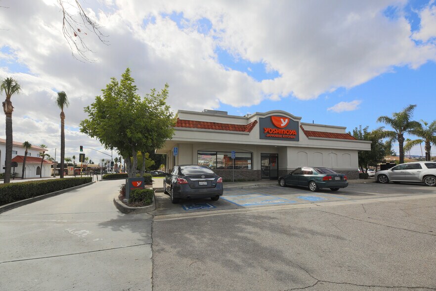 More Photos Of 317 San Fernando Mission Blvd, San Fernando Storefront For Lease