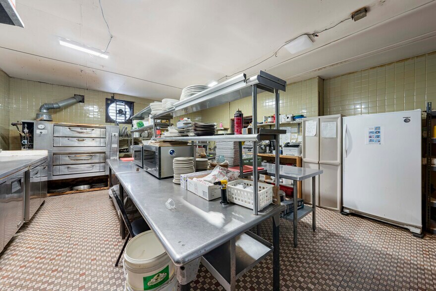 More Photos Of 46 Marion St, Port Reading Restaurant For Sale
