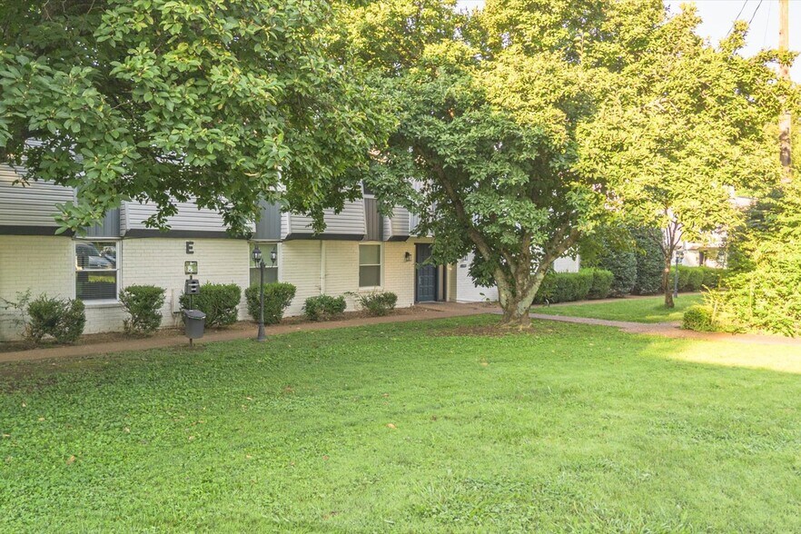More Photos Of 126 Walton Ferry Rd, Hendersonville Apartments For Sale