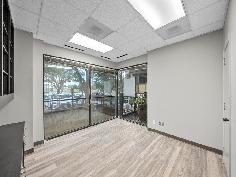 More Photos Of 375 Municipal Dr, Richardson Medical For Lease