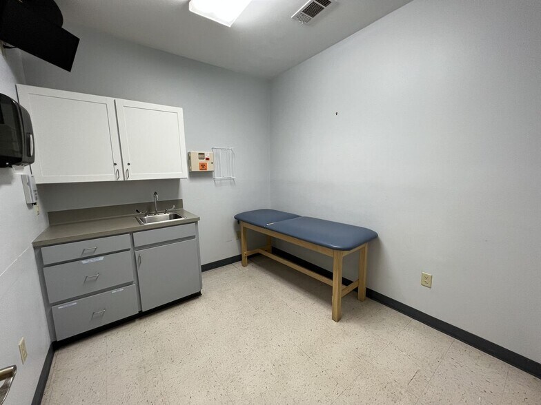 More Photos Of 19115 Florida Blvd, Albany General Retail For Sale