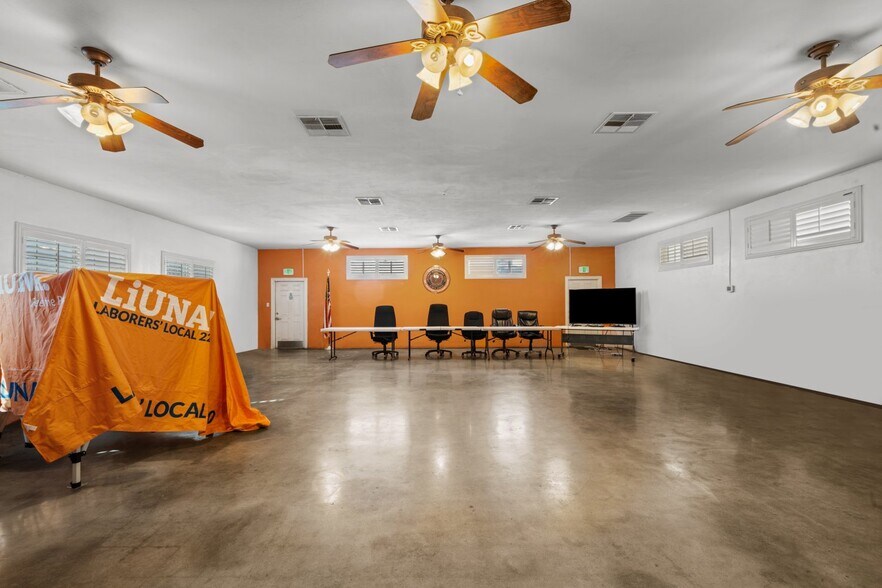 More Photos Of 2201 H St, Bakersfield Office For Sale