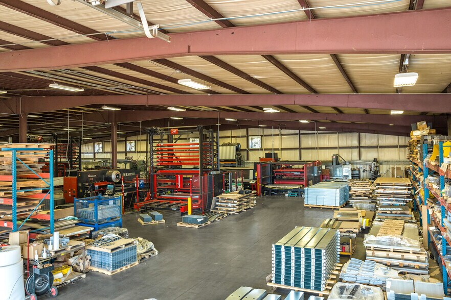 More Photos Of 1800 SE 9th St, Newton Manufacturing For Sale