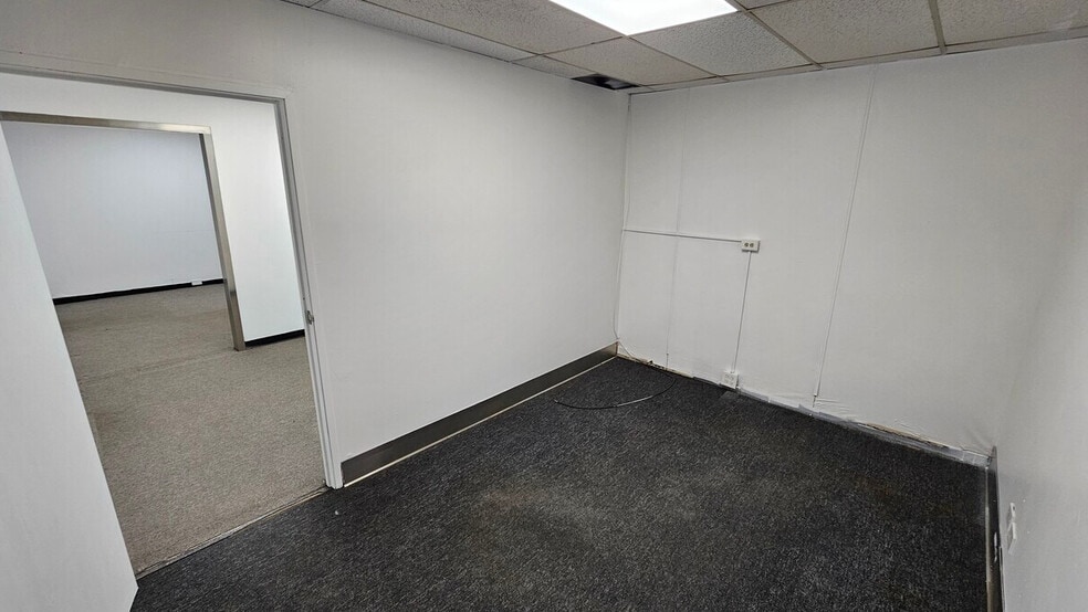 More Photos Of 6521 Washington St, Denver Warehouse For Lease