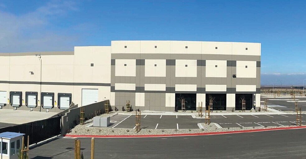 More Photos Of 5205 S Wheeler Ridge Rd, Tejon Ranch Distribution For Lease
