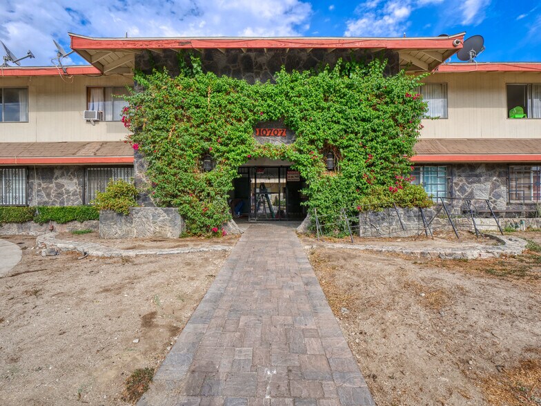 Primary Photo Of 10707 New Haven St, Sun Valley Apartments For Sale