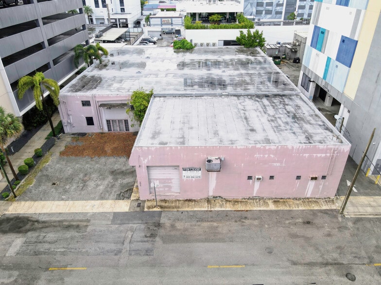 More Photos Of 3075 SW 39th Ave, Miami Showroom For Lease