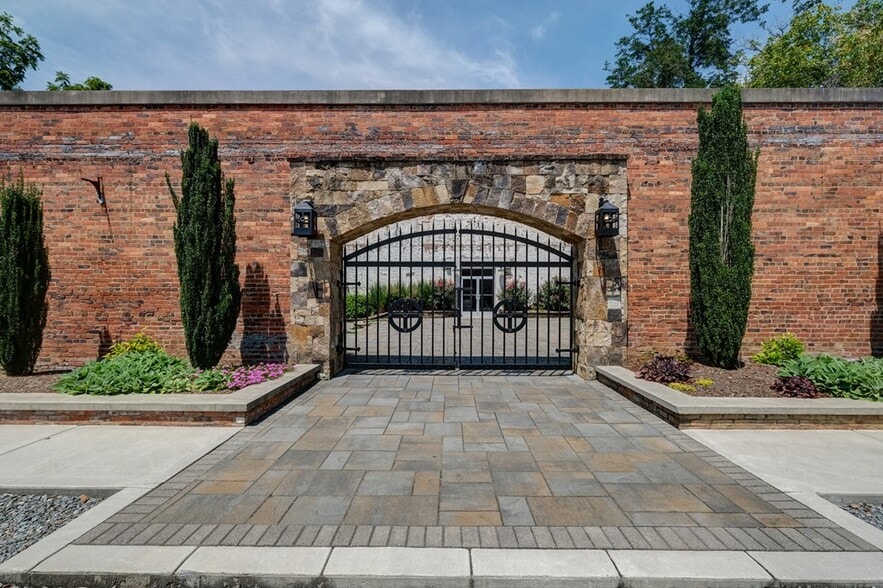 More Photos Of 11 Railroad St, Murphy Research And Development For Sale