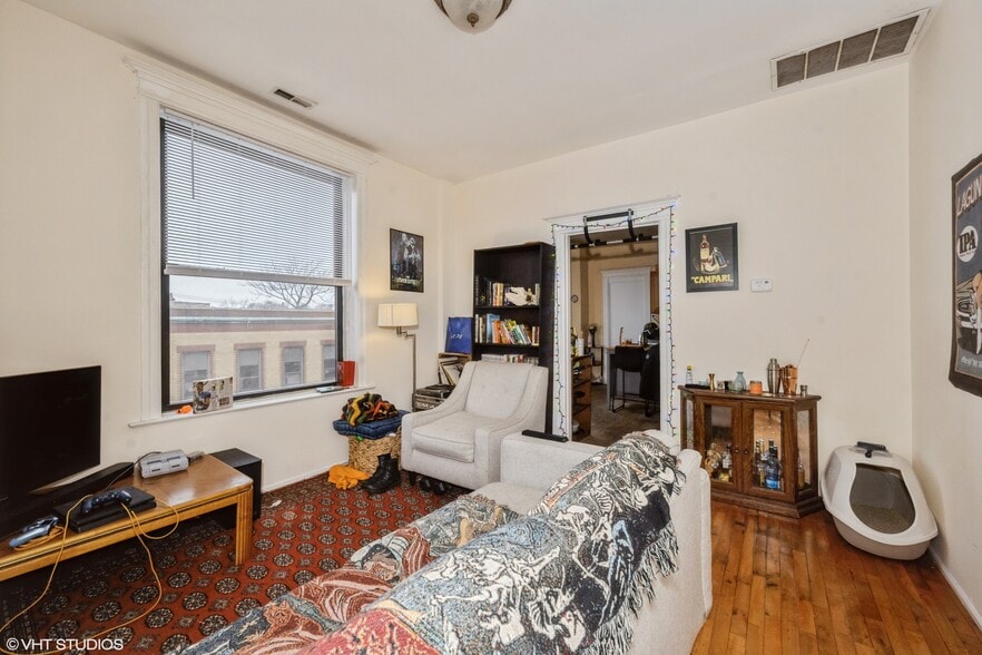 More Photos Of 1956 W Armitage Ave, Chicago Storefront Retail Residential For Sale