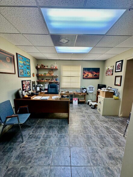 More Photos Of 465 E Collins St, Umatilla Light Manufacturing For Lease