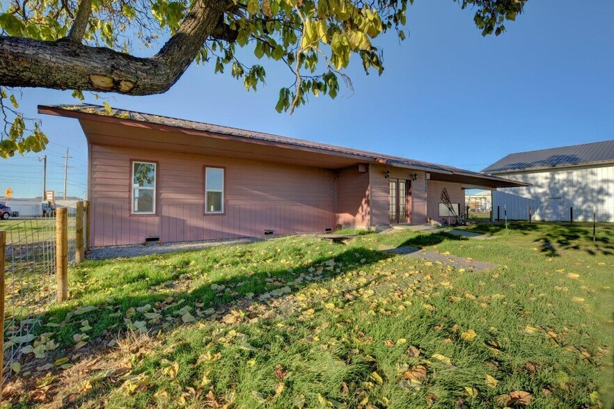 More Photos Of 6804 Agate Rd, White City Flex For Sale