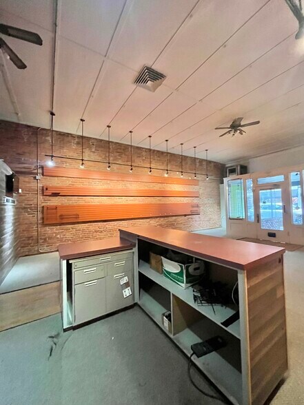 More Photos Of 527 Main St, Woodland Storefront For Lease