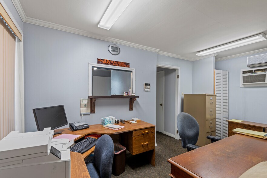 More Photos Of 405 N Causeway Blvd, Metairie Freestanding For Sale
