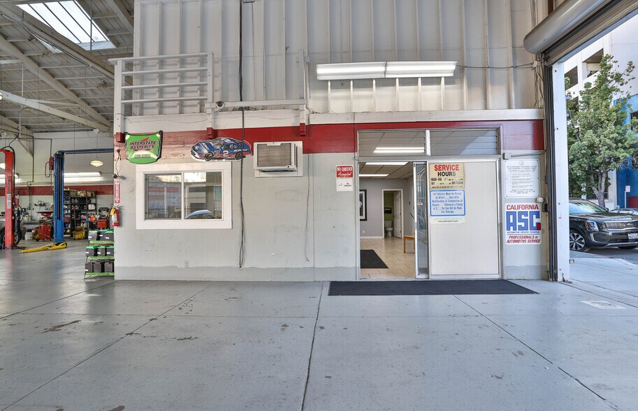More Photos Of 2340-2350 Webster St, Oakland Auto Repair For Sale