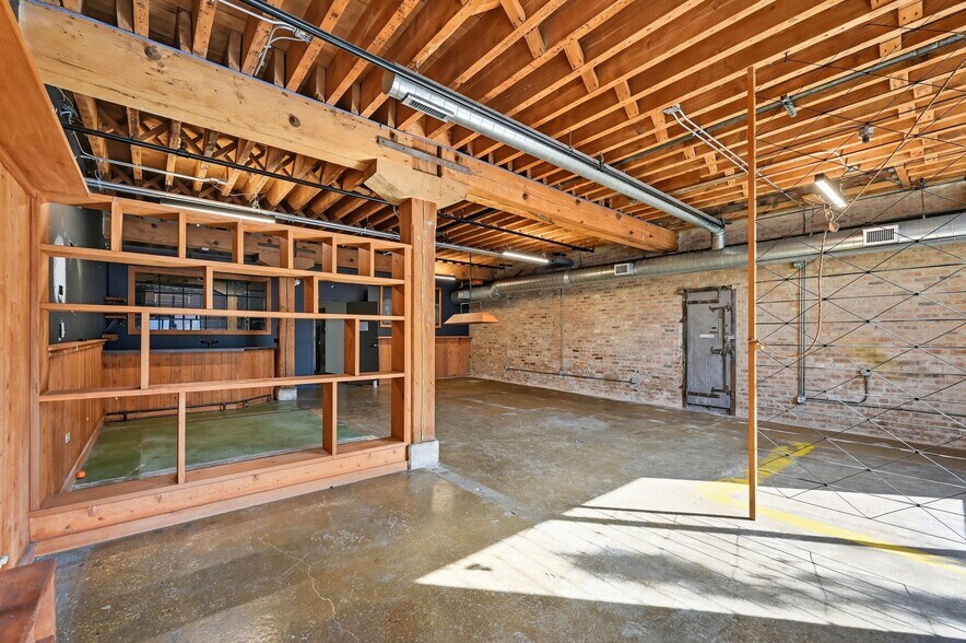 More Photos Of 2130-2140 W Fulton St, Chicago Flex For Lease