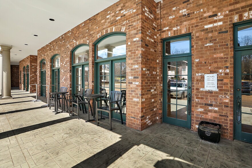 More Photos Of 113-115 W Jackson Ave, Ridgeland Unknown For Lease