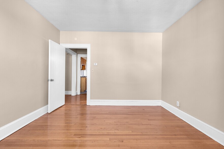 More Photos Of 45 School St, Hartford Apartments For Sale